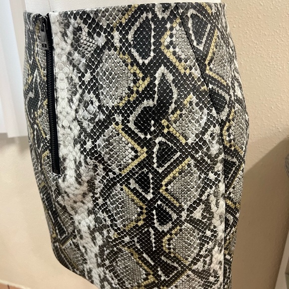 AQUA MINI SKIRT SIZE SMALL . Like new - Picture 3 of 16